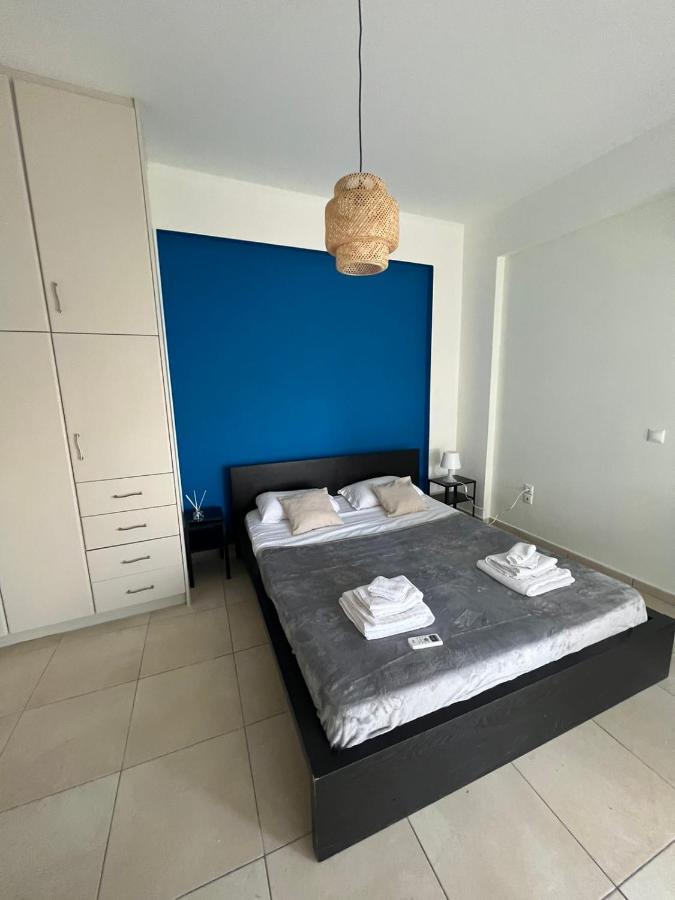 Blue And White Apartment Schinias Exterior photo