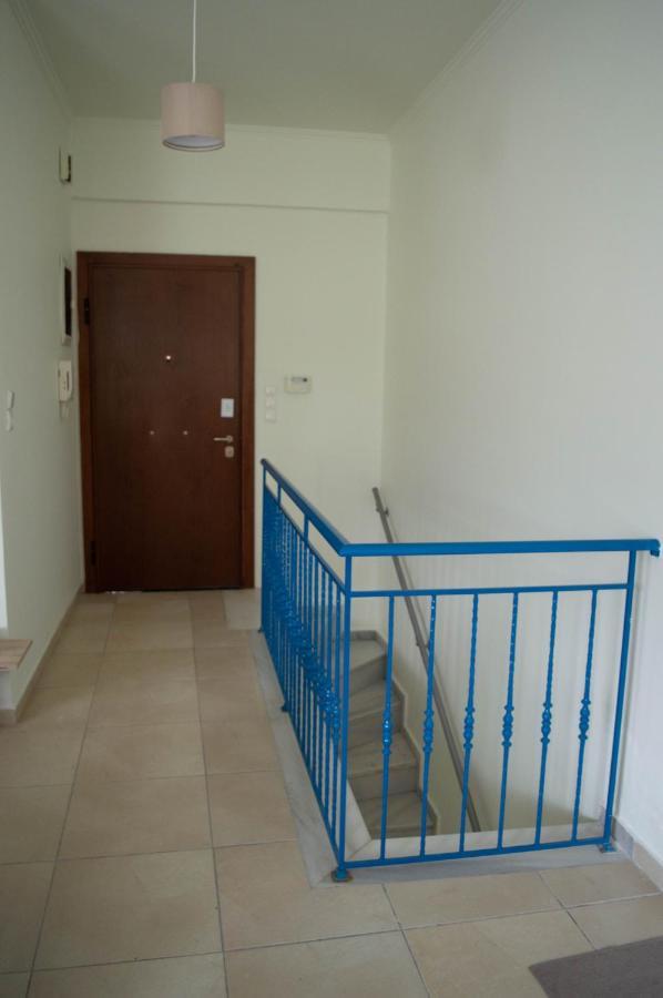 Blue And White Apartment Schinias Exterior photo