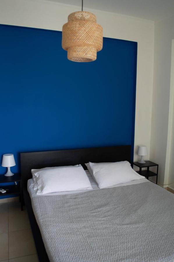 Blue And White Apartment Schinias Exterior photo
