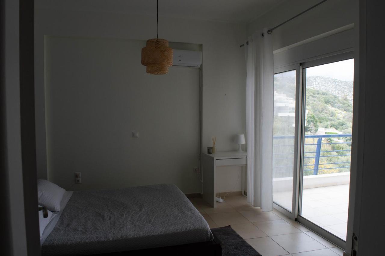 Blue And White Apartment Schinias Exterior photo