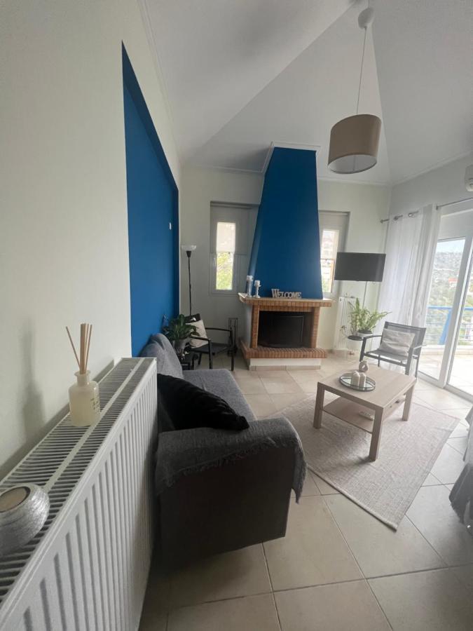 Blue And White Apartment Schinias Exterior photo