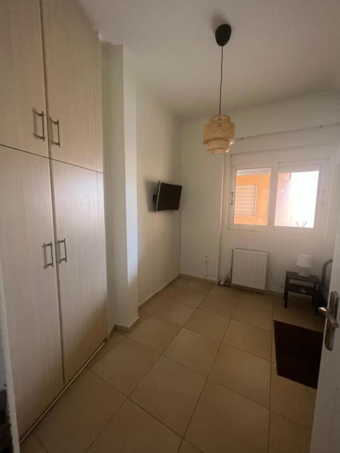 Blue And White Apartment Schinias Exterior photo