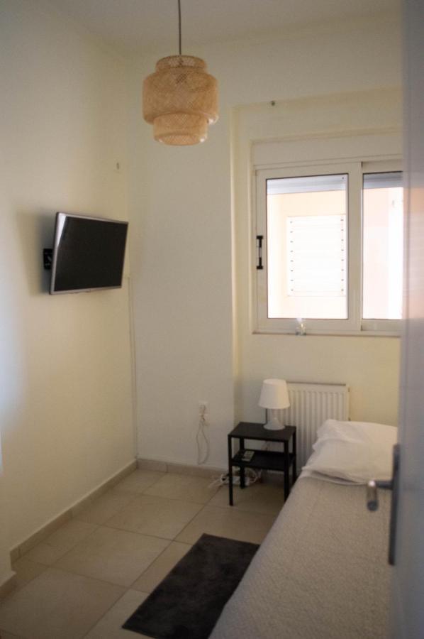 Blue And White Apartment Schinias Exterior photo
